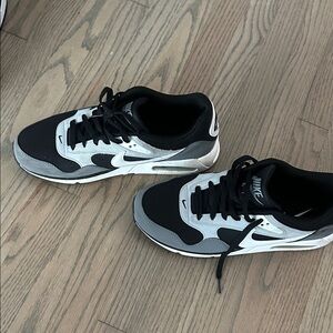 Nike Men's Black and White Sneakers